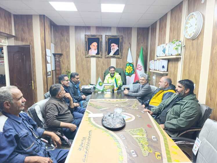 حضور شهردار محترم و پرسنل خدوم جهت خدمات رسانی به مردم شهر در بارندگی ۲۴ آذر ۱۴۰۴