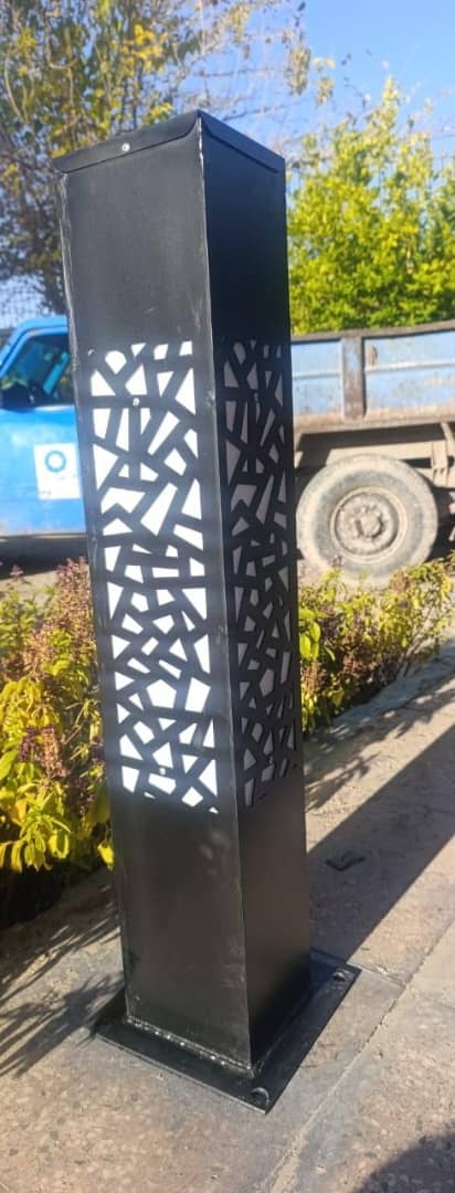  خرید قریب ۵۰ عدد چراغ المان شهری جهت نسب در بلوار قطب الدین حد فاصل میدان معلم و میدان الله 