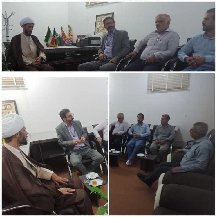 دیدار شهردار محترم شهر قطب آباد به همراه جمعی از بزرگان و مسئولین بخش کردیان ، بخشدار محترم بخش کردیان و فرمانده جدید حوزه بسیج با فرمانده حوزه انتظامی بخش کردیان به مناسبت هفته نیروی انتظامی پس از تودیع و معارفه فرمانده حوزه بسیج امام حسین قطب آباد. 