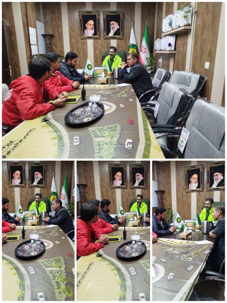  نشست شهردار قطب آباد با تیم عملیاتی هلال احمر جهرم در ساختمان شهرداری قطب آباد در راستای هماهنگی و همکاری های لازم در بارندگی های اخیر. 